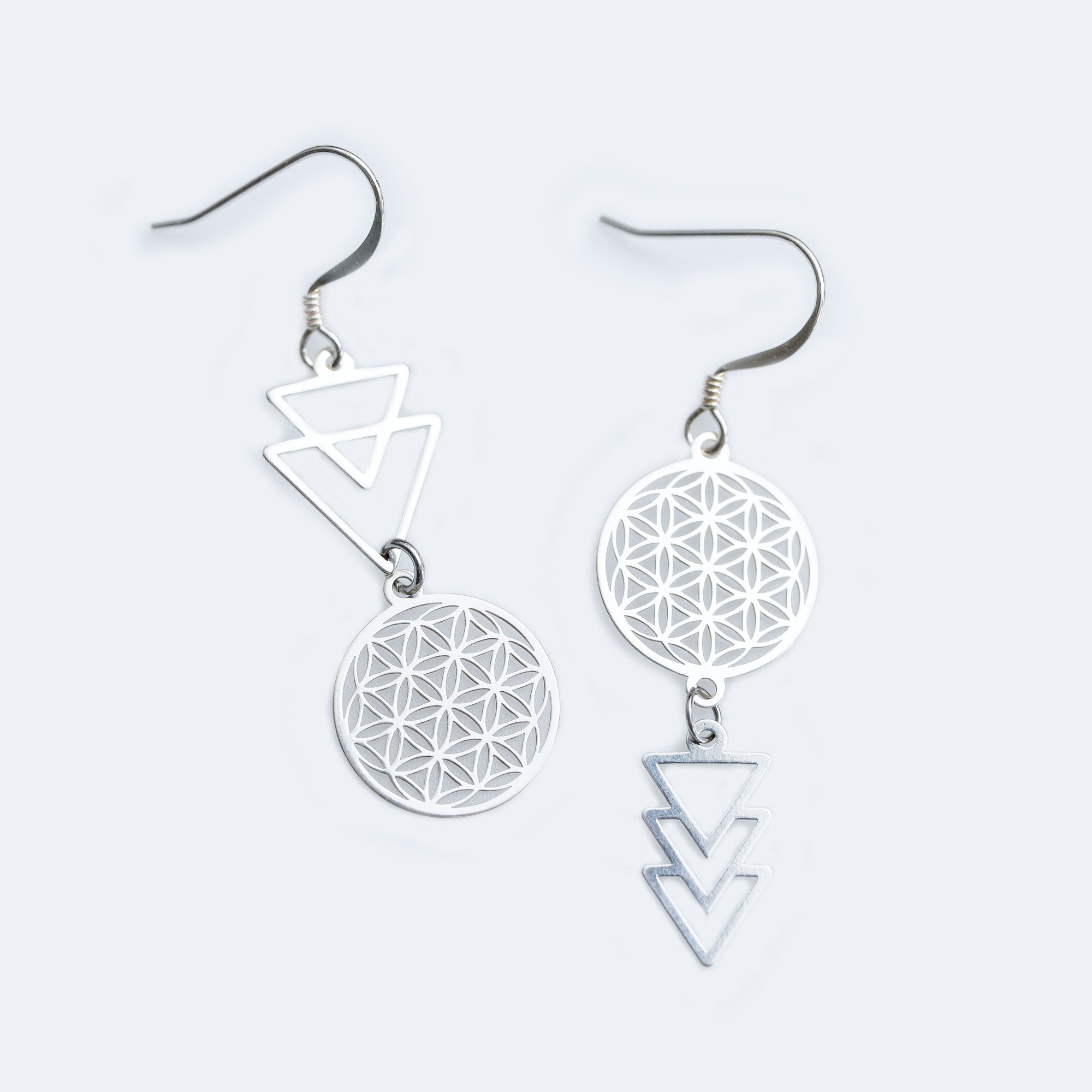 Boucles D'oreilles Asymétriques Vintage Années 70 - Métal Blanc Et Pierres Multicolores